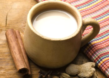 Leite com canela pode ser o alívio natural que você precisava no inverno