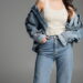 5 formas estilosas de usar jaqueta jeans sem parecer básica