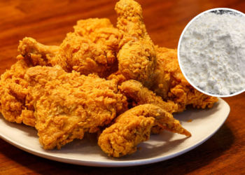 Nem farinha panko, nem farinha de rosca: esse é o melhor jeito de empanar o frango