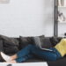 Os 5 melhores exercícios para relaxar corpo e mente em casa