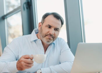 Por que somos irônicos quando não gostamos de alguém segundo a psicologia