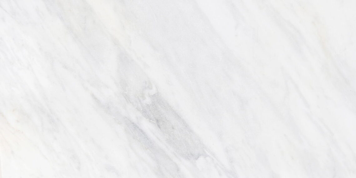 Como tirar manchas em piso branco sem produtos químicos: soluções naturais e eficientes