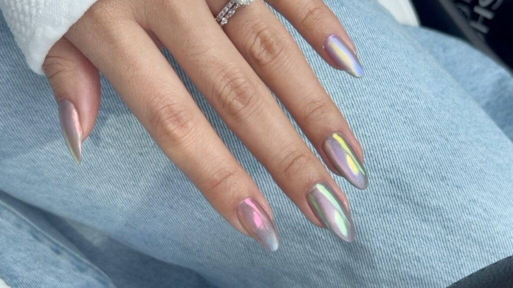Esmaltes metalizados que transformam seu visual com brilho e atitude