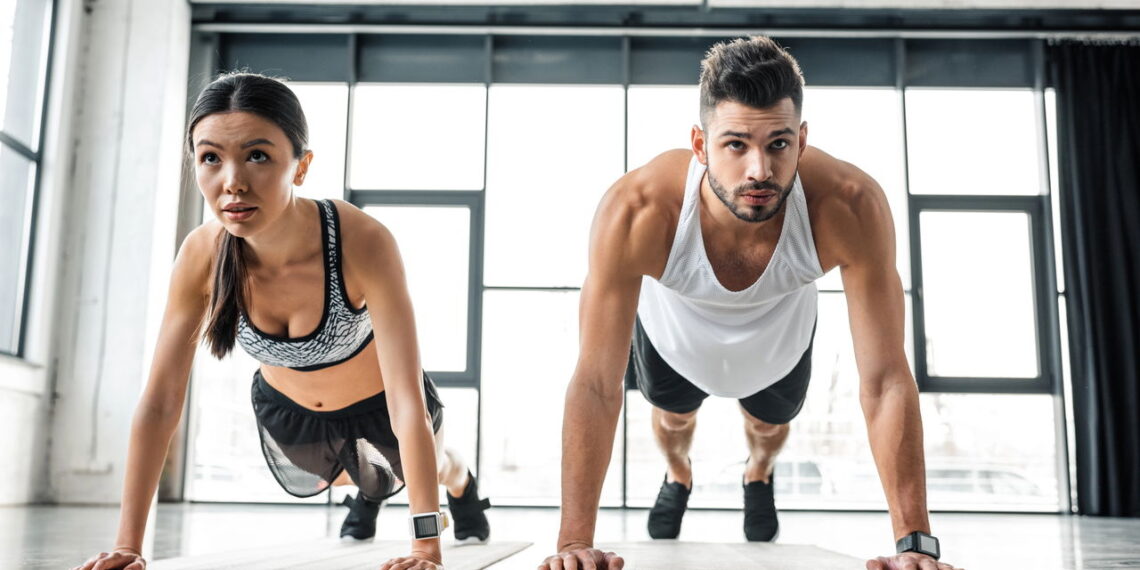 Os 5 melhores exercícios para retomar treinos em casa com segurança