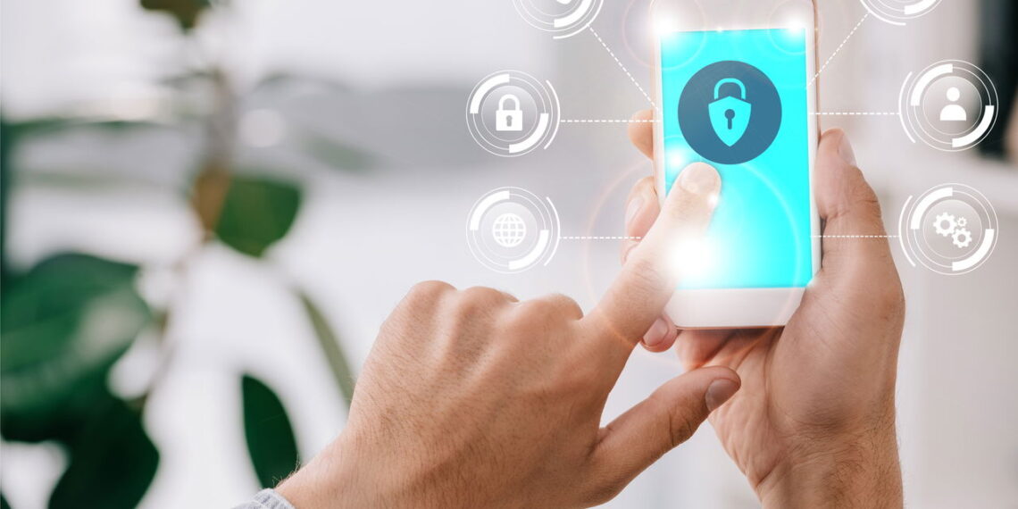 7 hábitos simples que protegem seus dados na internet depois dos 40