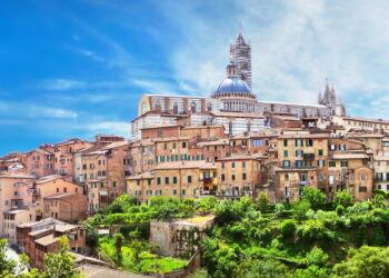 Essa é a cidade medieval mais autêntica do país