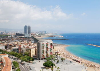 Cidade europeia é perfeita para quem ama praias deslumbrantes