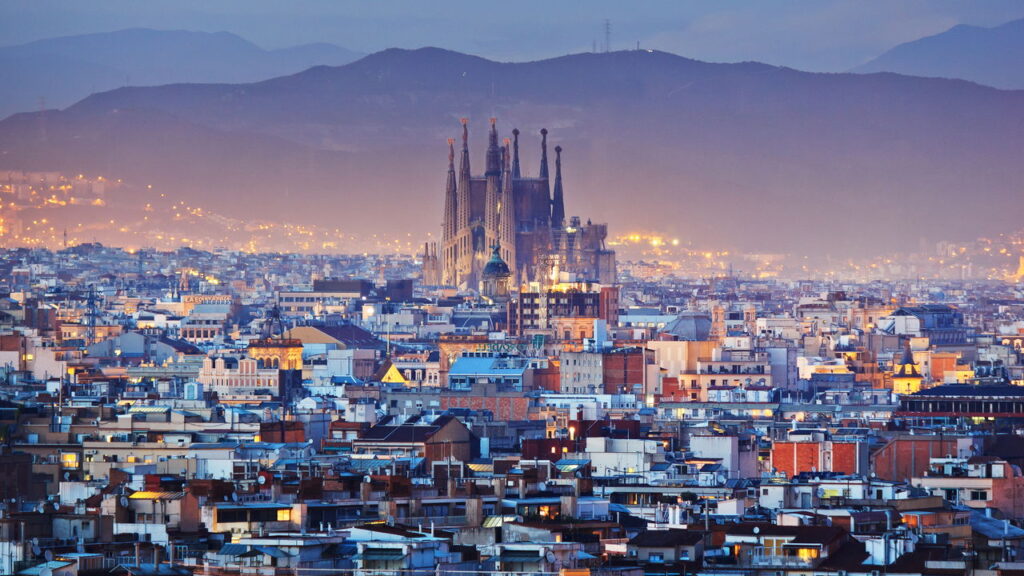Cidade de gastronomia irresistível e vida noturna vibrante que encanta e emociona