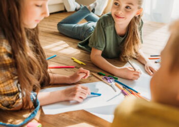 Férias sem rotina podem impactar o comportamento infantil, alertam psicólogos