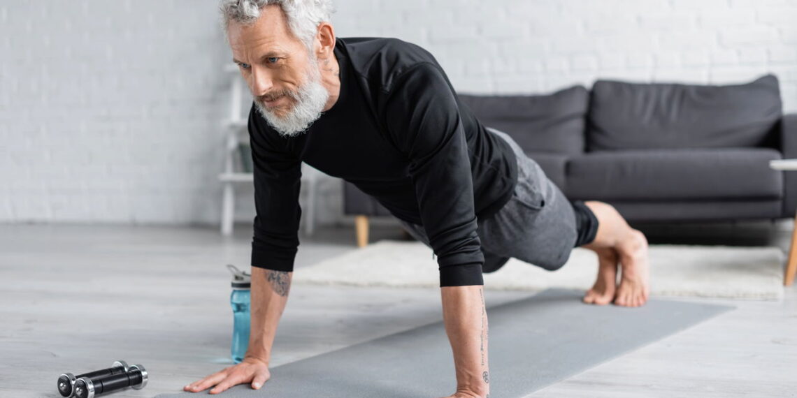 Os 3 exercícios para acelerar o metabolismo usando só o peso do corpo