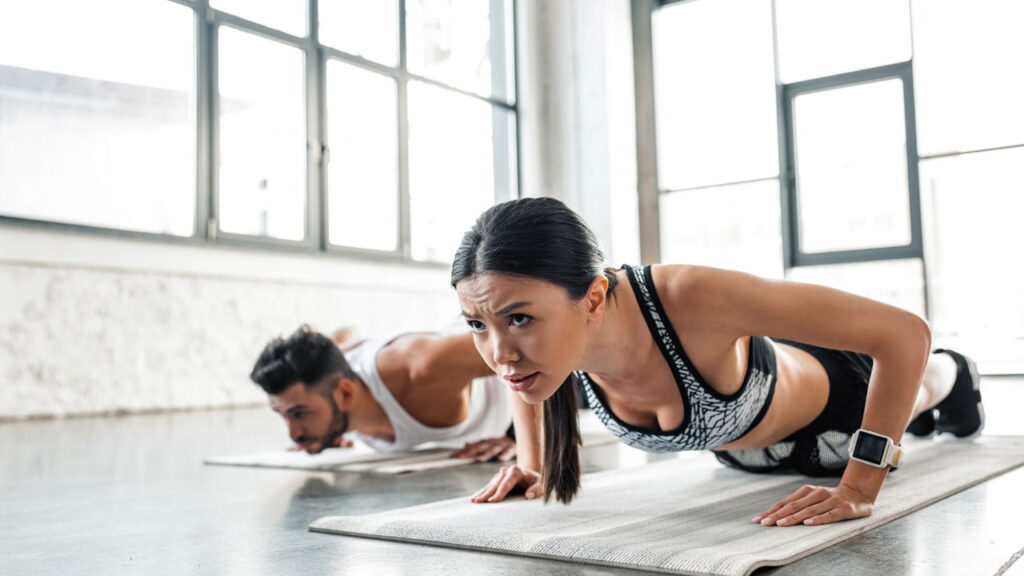 3 melhores exercícios para iniciantes que querem começar a treinar em casa
