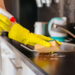 O melhor jeito de limpar armário da cozinha sem esforço