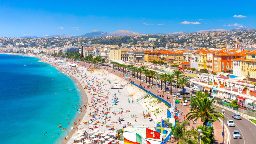 Cidade francesa tem pontos turísticos encantadores com clima ameno