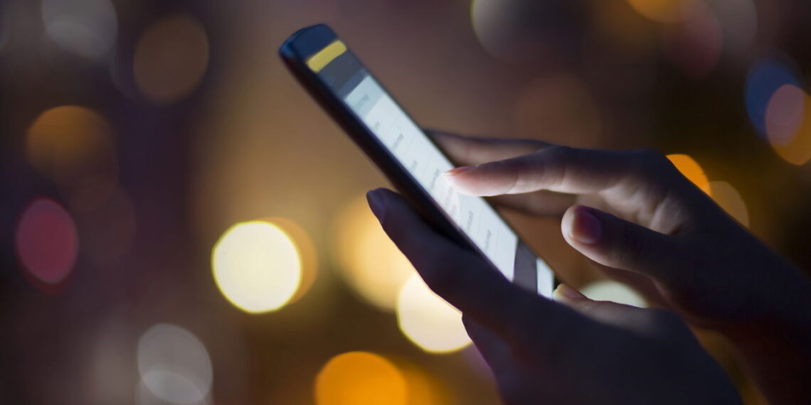 Golpe finge ajudar na localização de celulares roubados para aplicar fraudes!