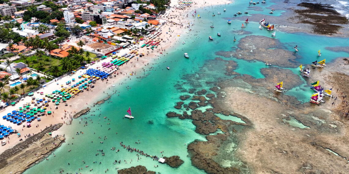A praia de areia branca a 60 km de Recife que poucos conhecem!