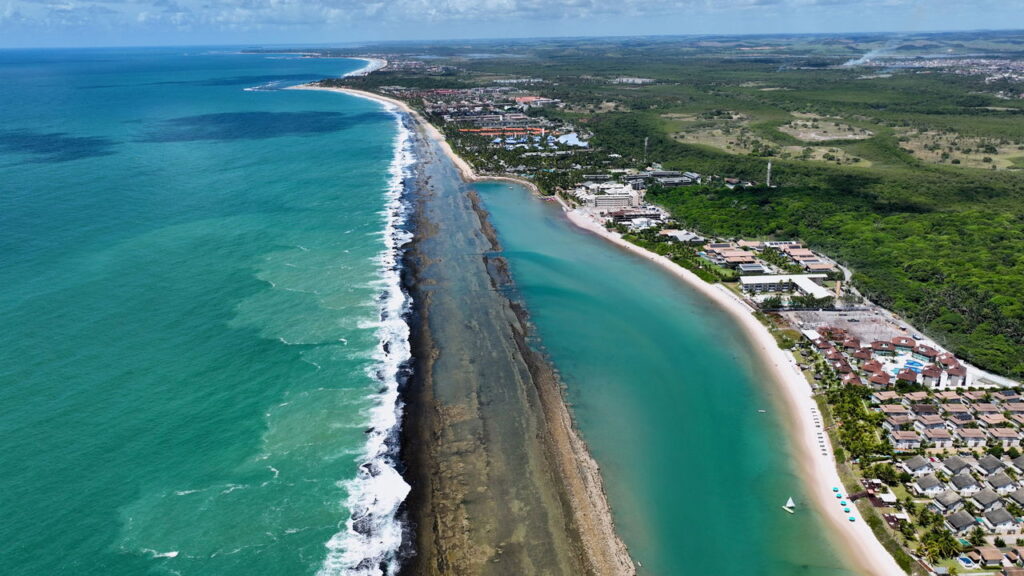 A praia de areia branca a 60 km de Recife que poucos conhecem!