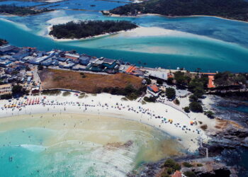 Areia nos pés e agito urbano é o charme das praias perto da cidade