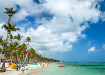 Cidade conhecida por suas praias deslumbrantes e resorts luxuosos!