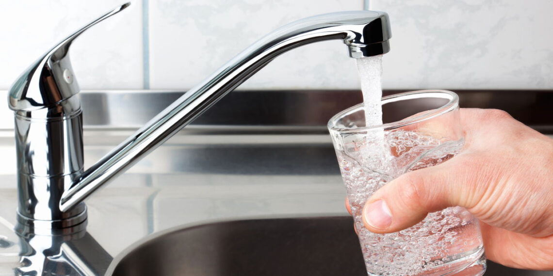 O método mais simples e barato para remover calcário do banheiro
