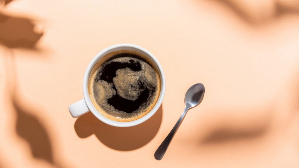 Como manter suas xícaras sempre brancas mesmo tomando café todo dia
