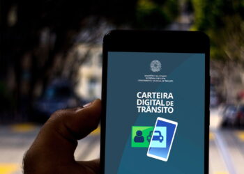 Motoristas comemoram nova forma de ter os documentos do carro sem sair de casa