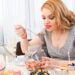 Por que sentimos vontade de comer doces quando estamos tristes segundo a psicologia?