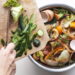 Como reaproveitar restos da cozinha para adubar suas plantas