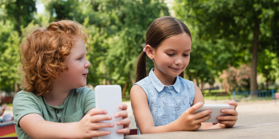 O impacto das redes sociais na adultização infantil, segundo psicóloga