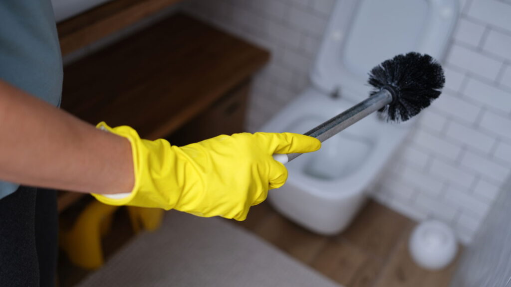 O hábito mais eficaz para manter o banheiro livre de contaminação

