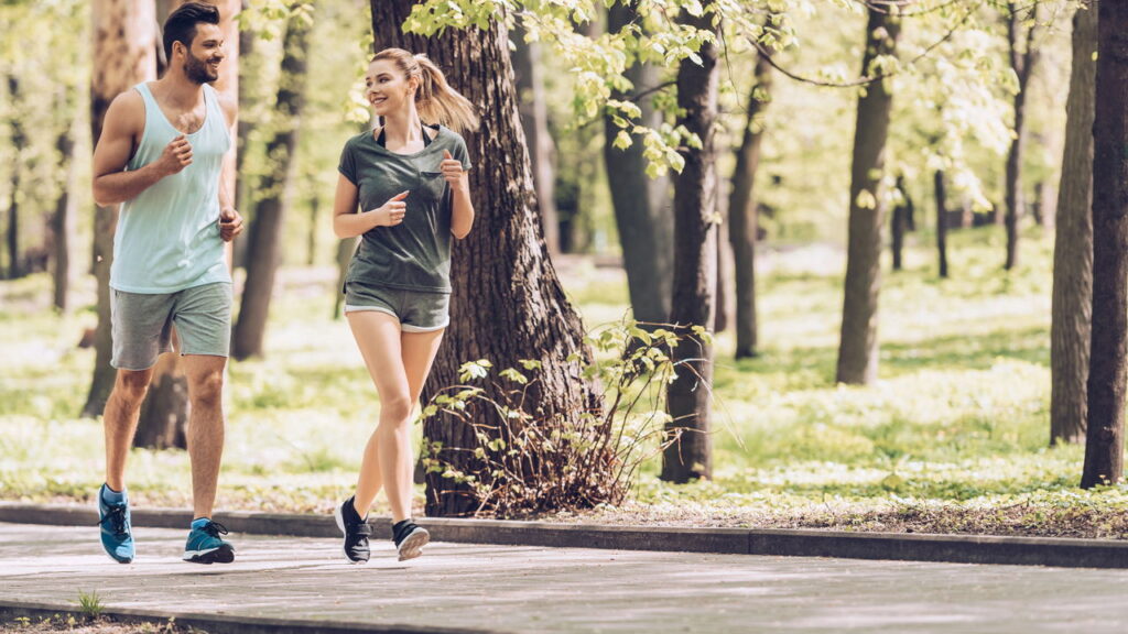 Os melhores exercícios para manter a forma mesmo viajando