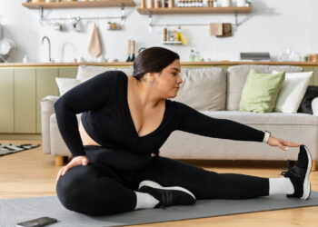Os 4 melhores exercícios para tonificar o corpo e aumentar a força sem equipamentos!