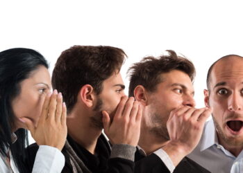 Por que amamos ouvir fofocas segundo a psicologia?