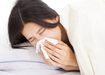 Treinar com gripe ou dor no corpo pode ser mais perigoso do que você imagina e causar complicações sérias
