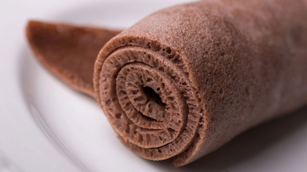 Nem panqueca, nem crepe: a massa fininha que derrete na boca