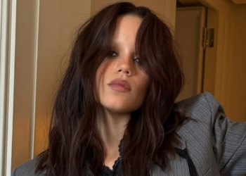 Tendência ousada de beleza apaga as sobrancelhas e conquista famosas