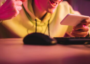 Seu celular pode virar um videogame com um toque só
