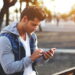 Excesso de telas pode causar problemas na postura de jovens ainda na adolescência