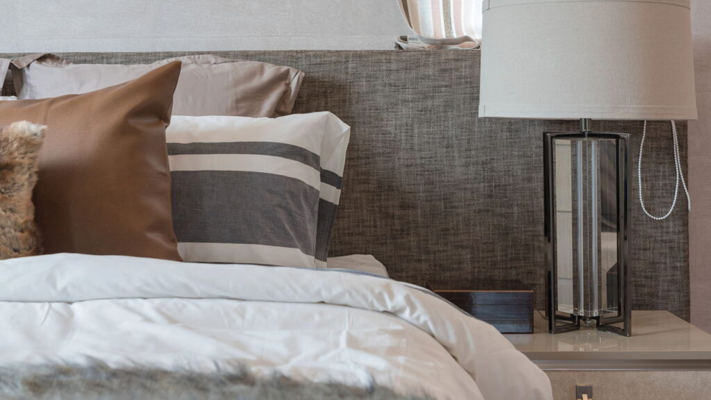 Renove seu quarto com cabeceira alternativa simples e criativa