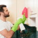 Nem sabão, nem detergente: jeito barato de limpar gordura da cozinha