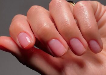 Unhas delicadas e elegantes com um truque que poucos conhecem