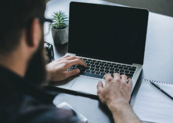 As 3 marcas de notebooks mais duráveis e boas de investir segundo a IA !