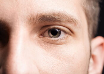 Piscar frequente dos olhos indica sistema nervoso em estado de alerta máximo, explicam especialistas