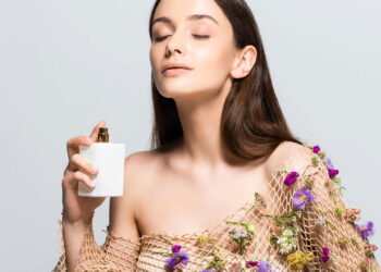 Faça seu perfume durar o dia todo com este hack simples!
