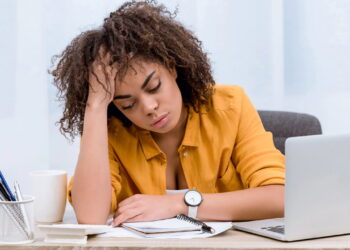 O hábito que pode estar drenando sua energia, segundo a psicologia