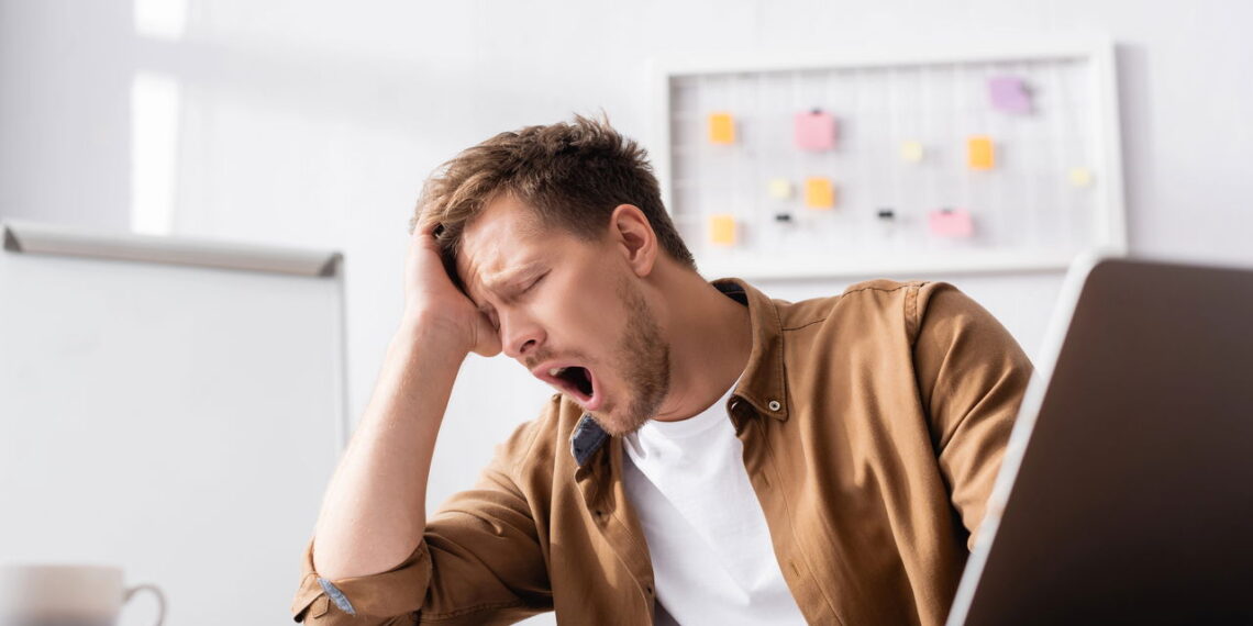 O que significa se sentir cansado mesmo depois de dormir bem?