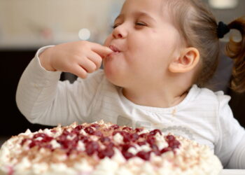 O consumo de doces muitas vezes é uma tentativa inconsciente de aliviar emoções como estresse e ansiedade.