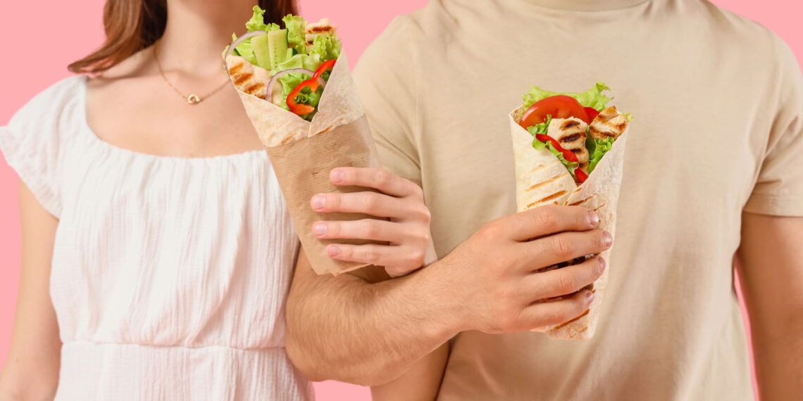 Nem pizza, nem hambúrguer: o lanche rápido que virou tendência nas ruas