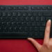 O que significa aquele ponto elevado em teclas como “F” e “J” no teclado?
