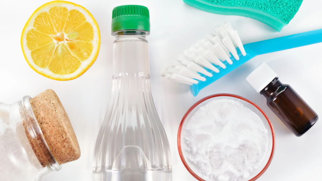 Nem cloro, nem álcool: esse truque deixa o vaso sanitário livre de germes