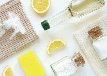 O ingrediente que você já tem em casa e limpa quase tudo